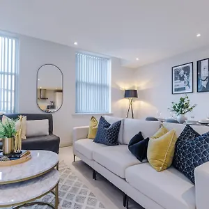 Designer In Sleeps 5 Leeds (West Yorkshire)